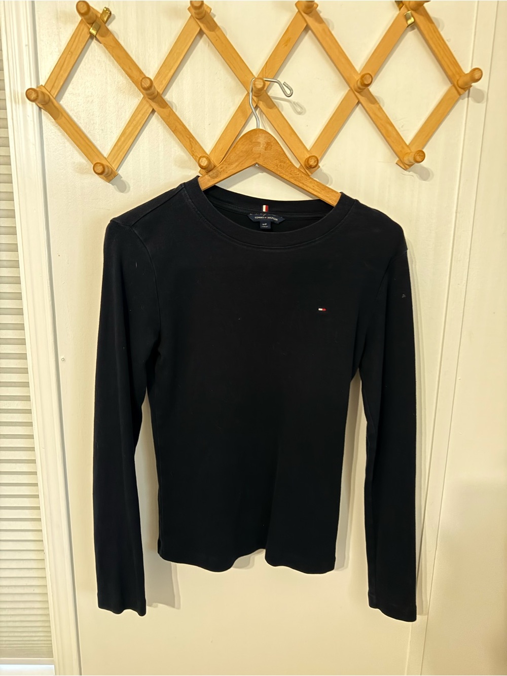 Tommy Hilfiger Black Long-Sleeve Crewneck Tee with Tiny Flag Logo